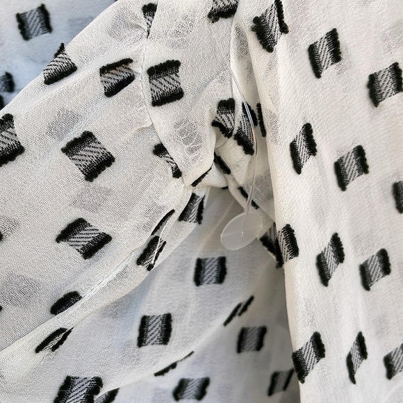 Merona LS flow top. Black/white Size: Large great with jeans! - Picture 4 of 6